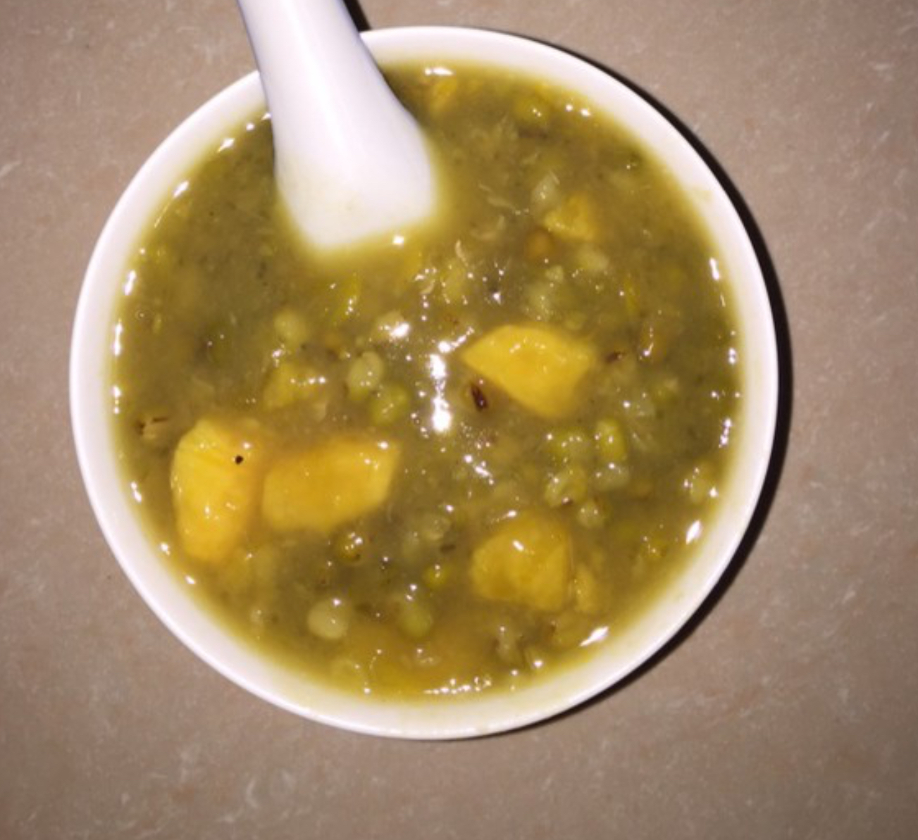  p>红薯绿豆汤,是一款具有 a href="#" data-lemmaid="9586239">抗癌 