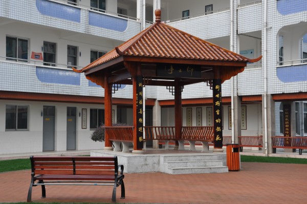  p>常德芷兰实验学校创办于1998年8月,是一所融小学,初中,高中于一体