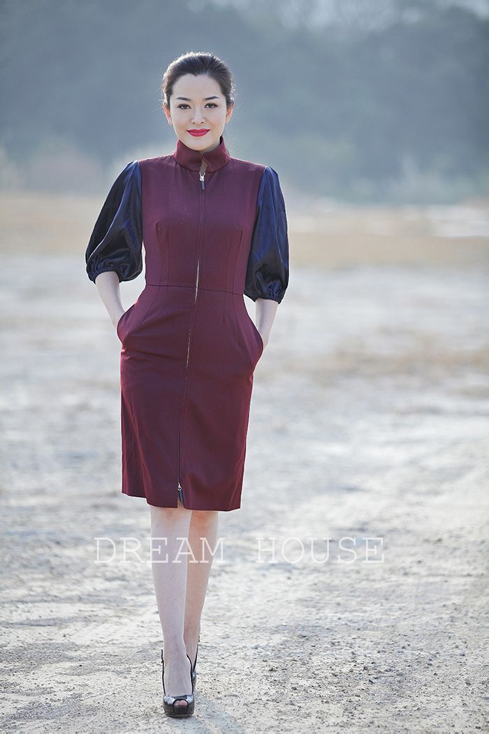 族,1981年3月21日出生于辽宁省沈阳市,中国内地新闻播音员,节目主持人