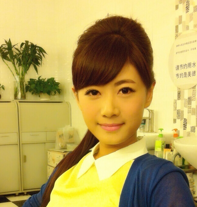  p>付蓉(艺名:蓉儿),女,汉族,山东人,是一名主持人,毕业于 a target="