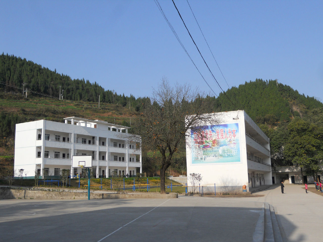 盐亭县八角镇初级中学