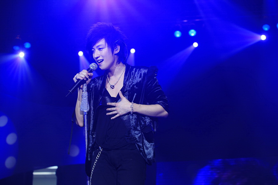  p>乔任梁 i>(1987年10月15日-2016年9月16日) /i>,出生于上海市,中国