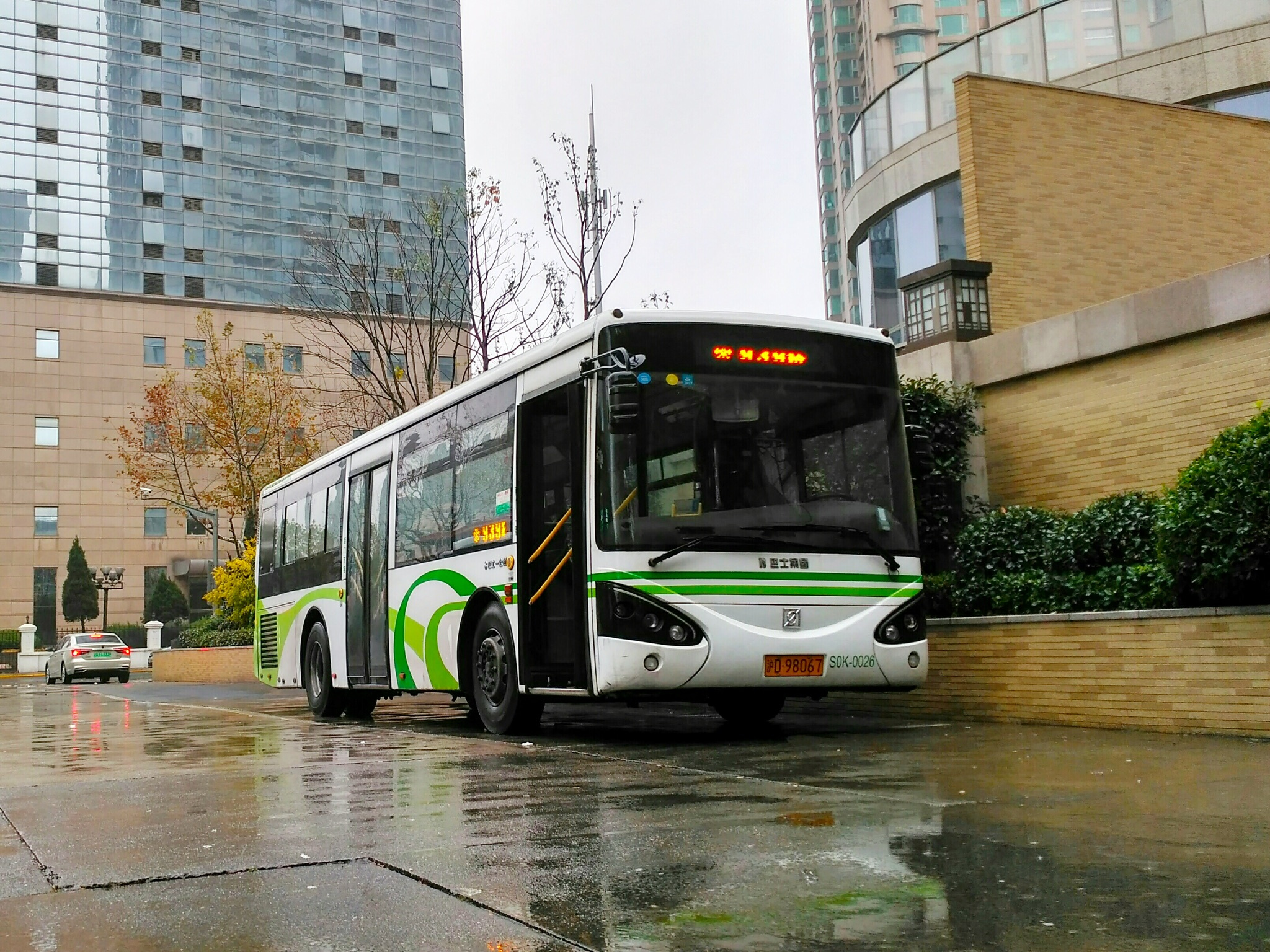 2,您好,有的,机场五线,22元,一个半小时左右上海机场大巴时刻表 时间