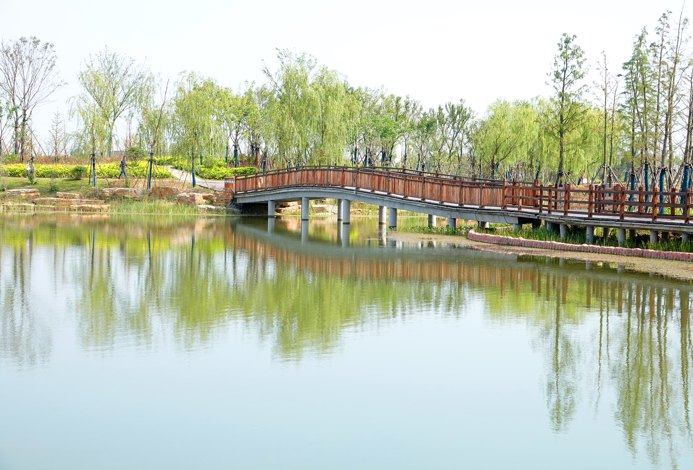  p>千鹤湖(原盘石头水库)又名仙鹤湖于鹤壁市区西北部20公里处的大河