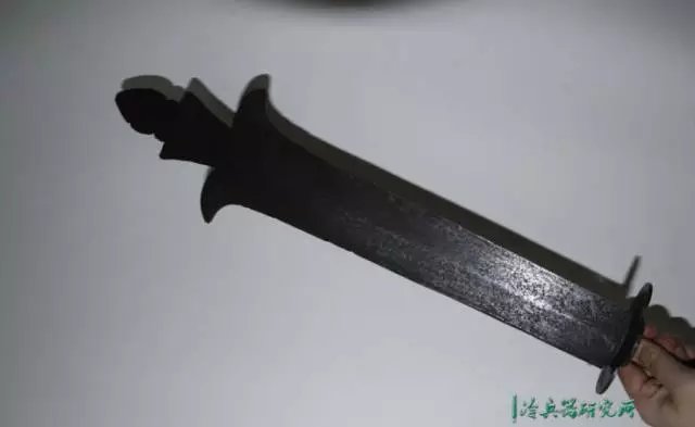 说说二郎神三尖两刃刀的实战：真如电影《师父》里那么不堪一击？_百科TA说