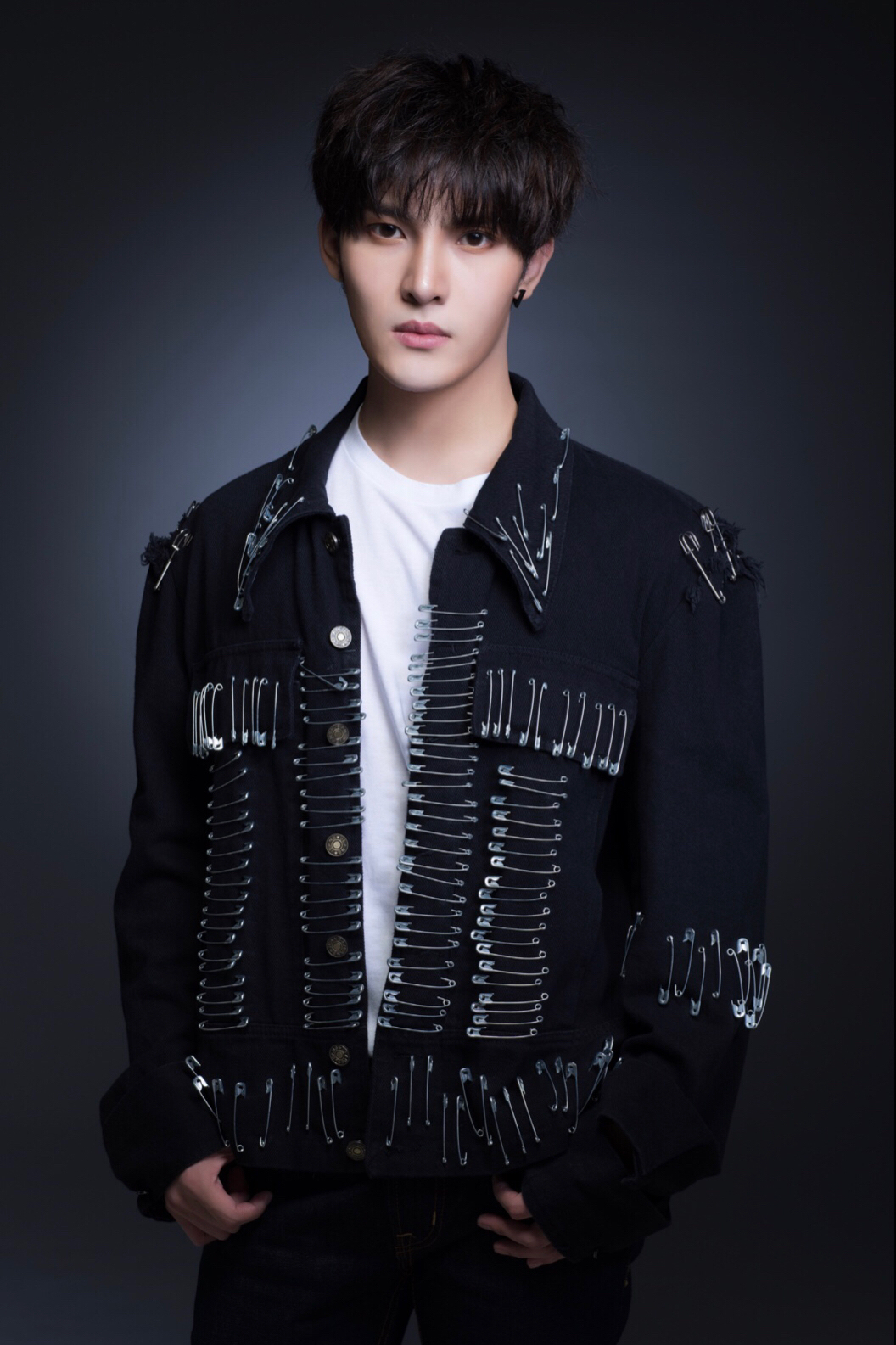 n9hk">韩松,1998年12月26日出生于山东省威海市,中国内地男歌手,演员