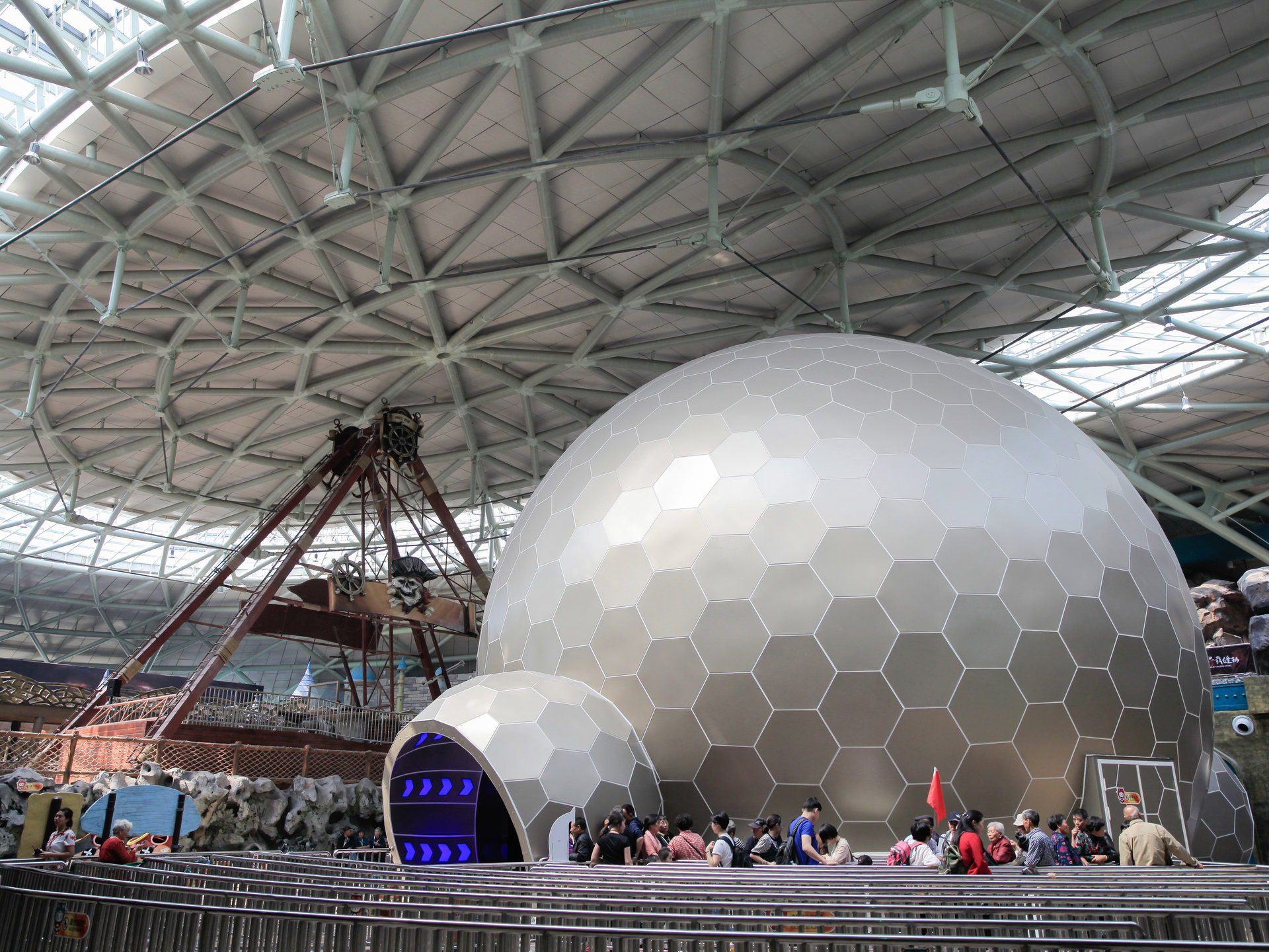  p>柯桥酷玩小镇位于绍兴市柯桥区柯岩街道,核心区域占地3.