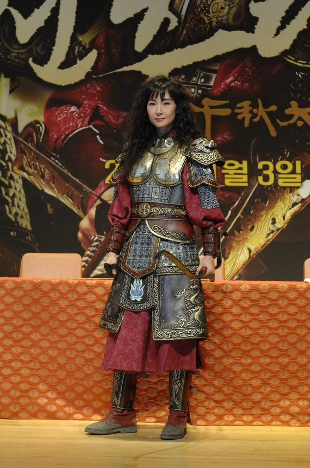  p>《千秋太后》是韩国kbs2电视台于2009年1月3日在周末档播出的古装