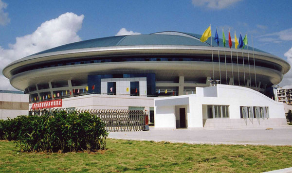  p>福建省体育馆位于福州市五四北路330号,占地104亩,总建筑面积30254