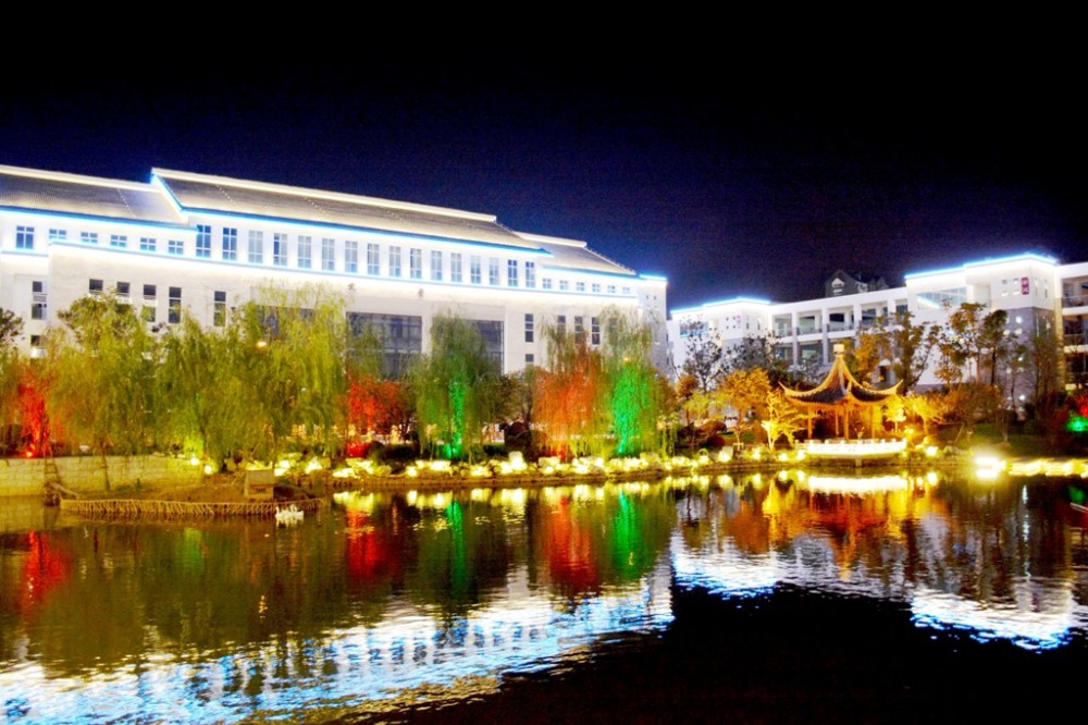 张家港市崇真中学