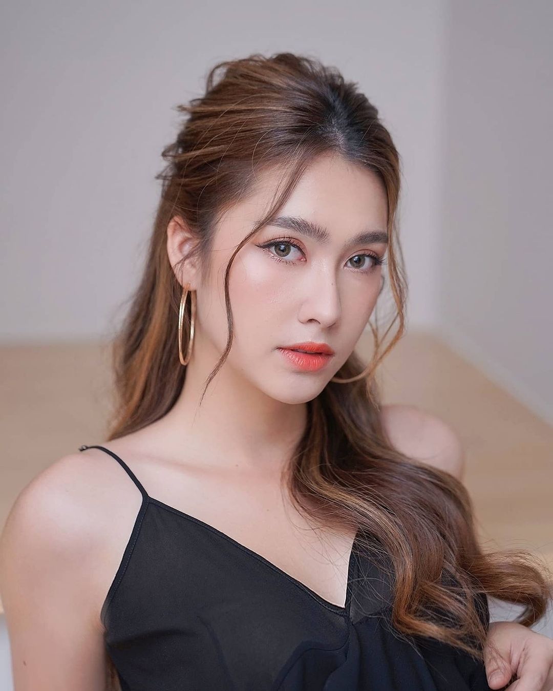 data-id="gnbqdob4zu">哈娜·刘易斯(hana),1992年5月17日出生于泰国