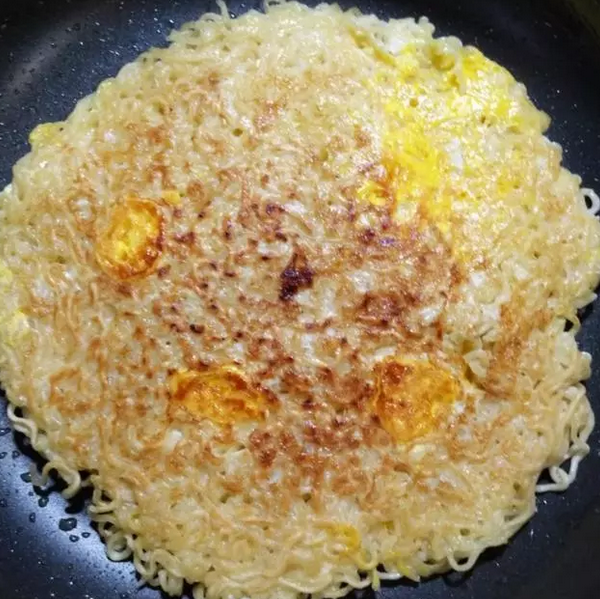 泡面鸡蛋饼