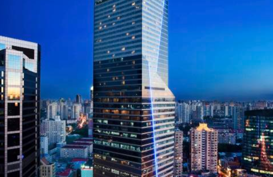  p>上海龙之梦大酒店座落于上海市延安西路,房间设施有24小时热水