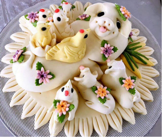  p>子孙饽饽是一种满族面食,制作原料主要有栗子,花生,红枣,面粉. /p>