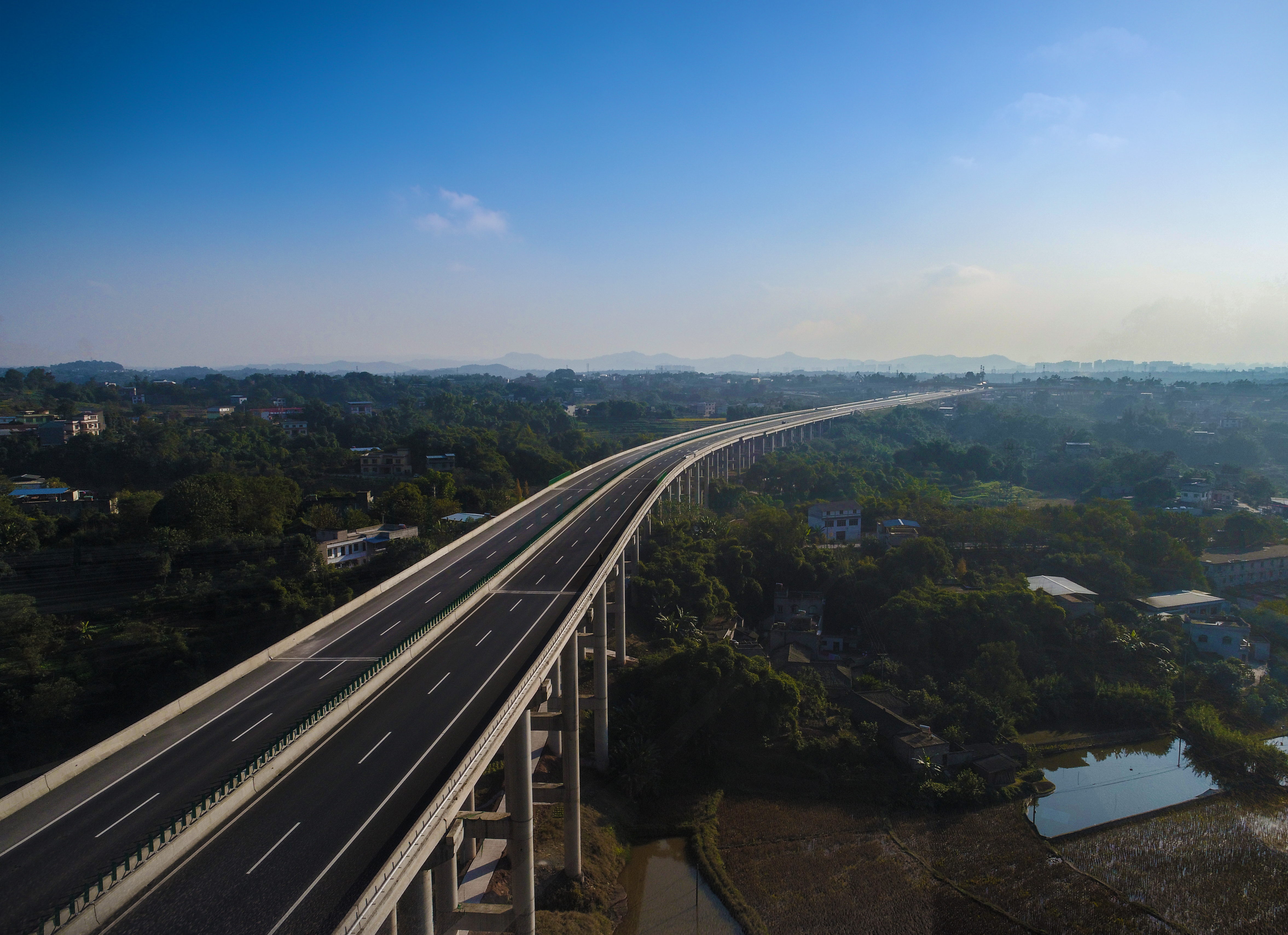 公路(rongchang-luzhou expressway),简称"荣泸高速",是中国四川省 a