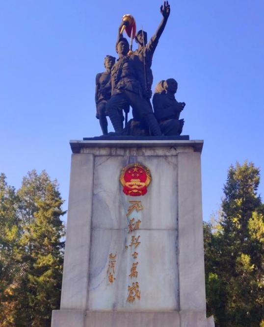 1951年3月落成,是新中国成立后,太原首个为革命先烈修筑的纪念性建筑