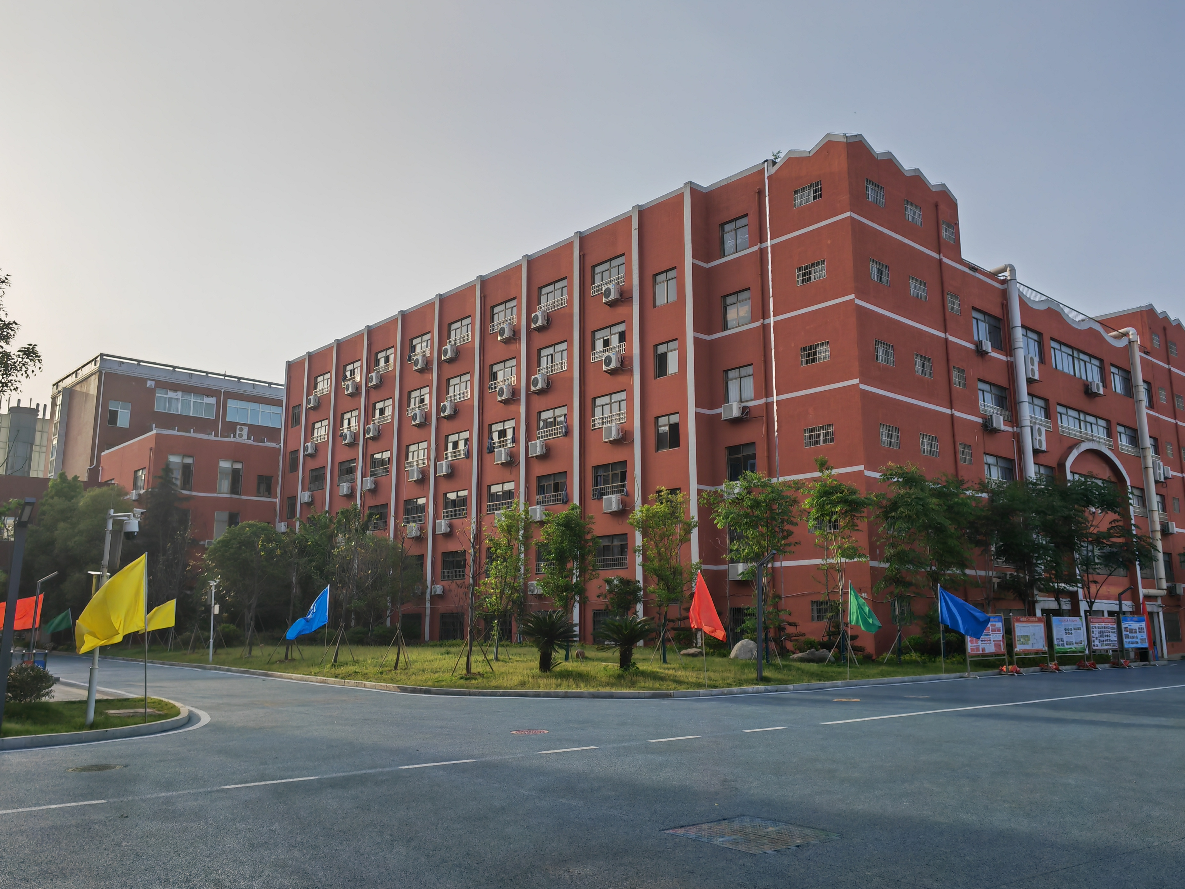  p data-id="gnhglge4bv">南昌十二中创办于1957年,2005年成为江西省