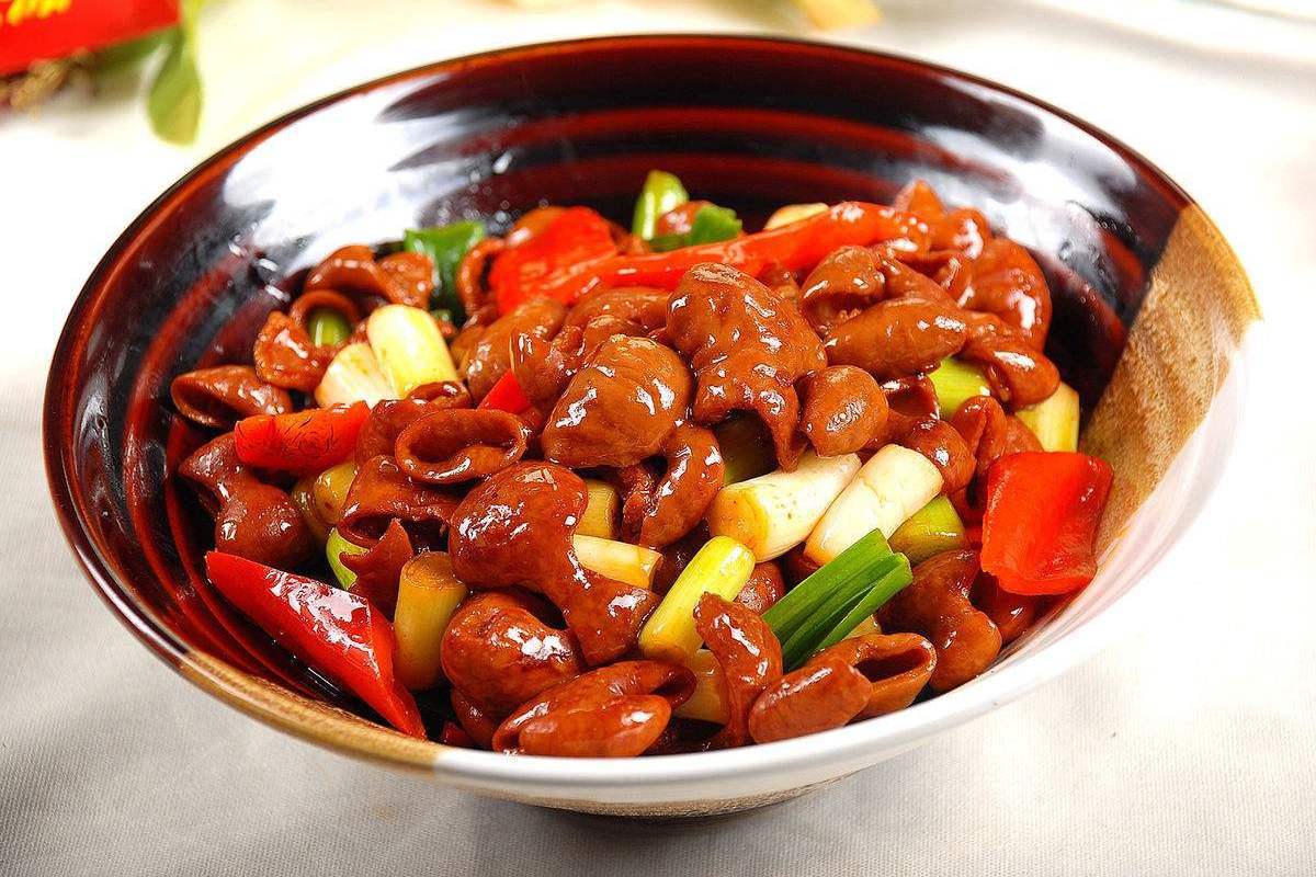  p data-id="gnwkinrtrj">红烧大肠是传统的家常菜,口味咸鲜.