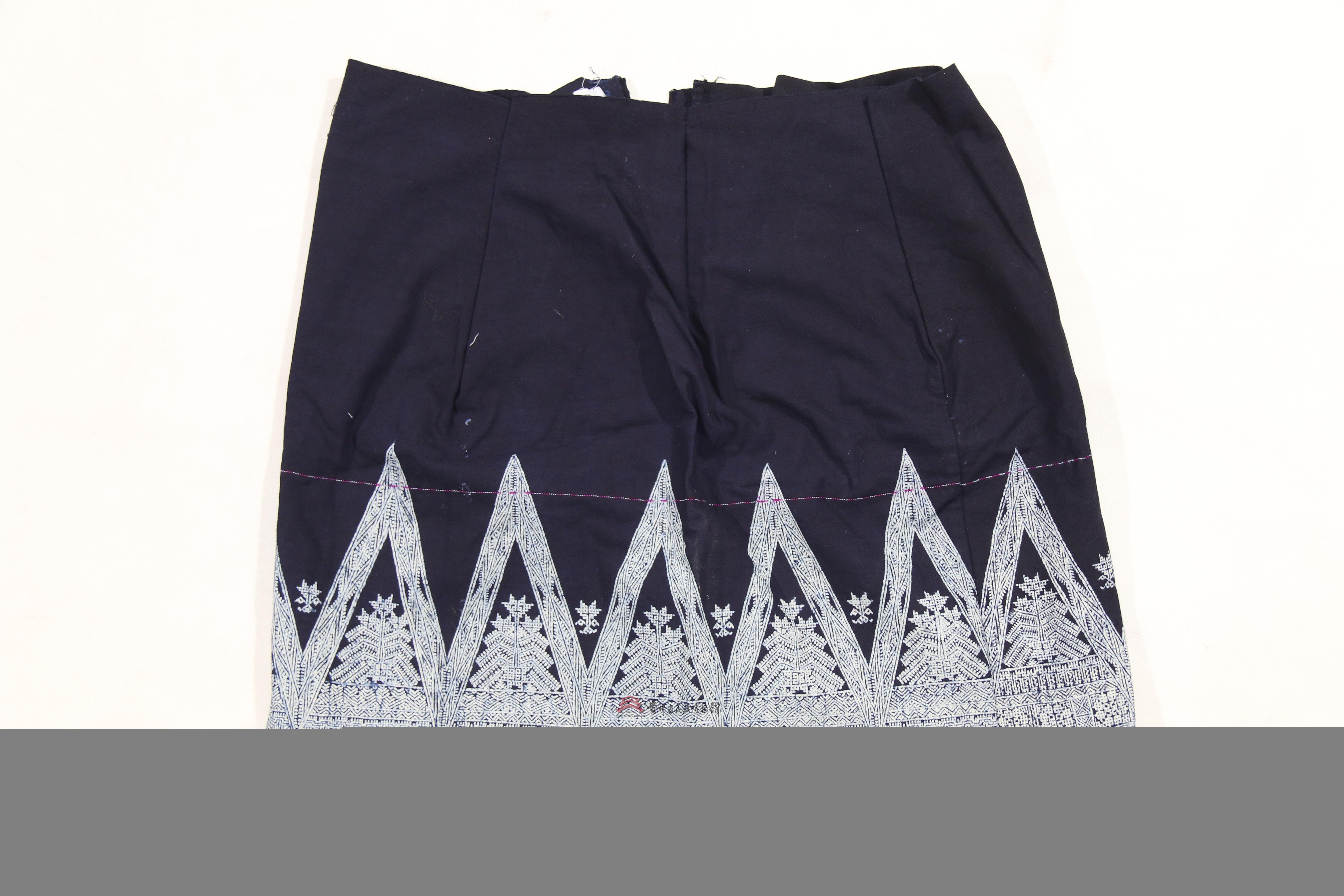 当代海南苗族蜡染围裙