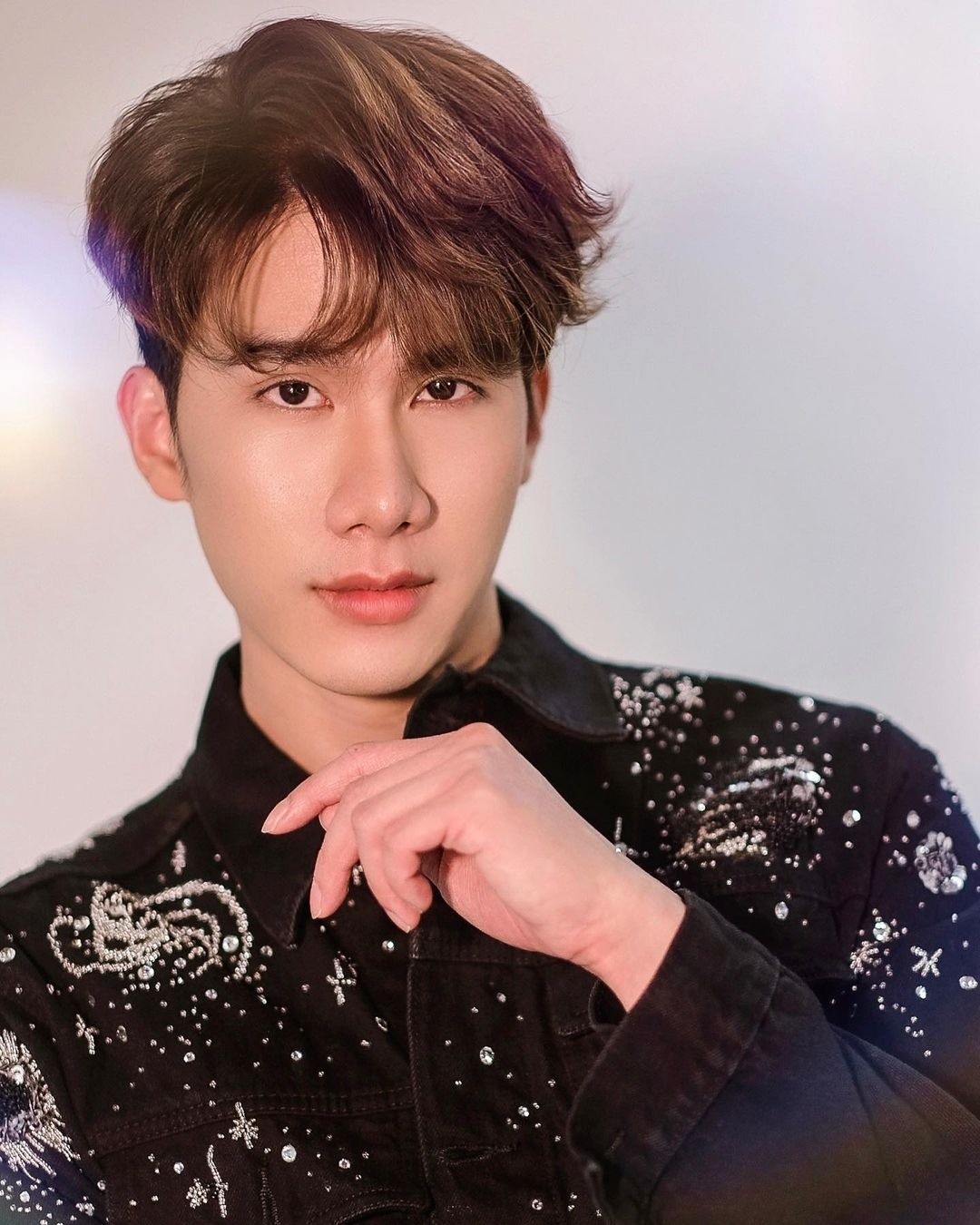  p>帕贡·塔纳瓦林柴(tul),1992年10月8日出生于泰国曼谷,泰国男演员