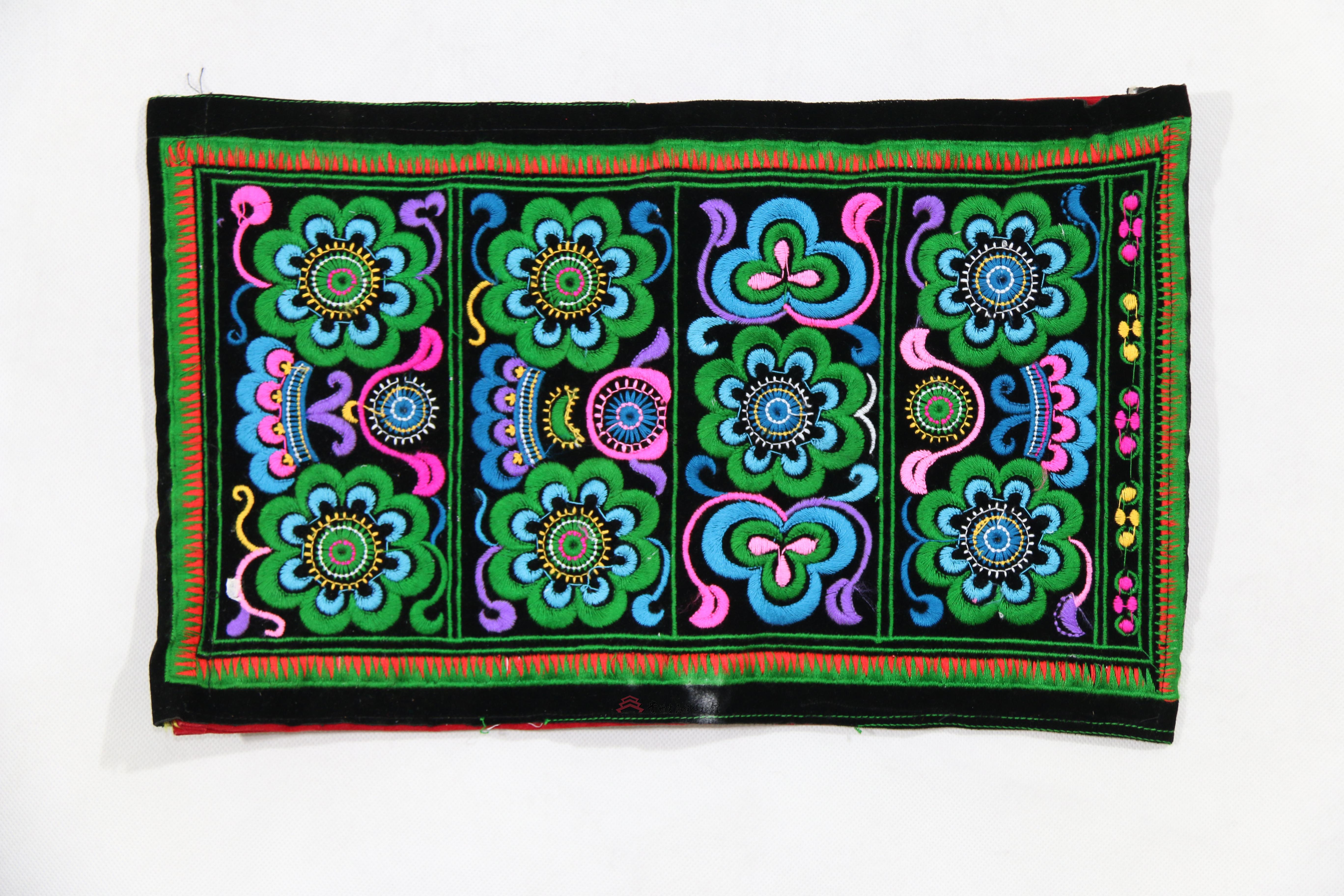 当代四川凉山彝族绒布机绣花纹头帕