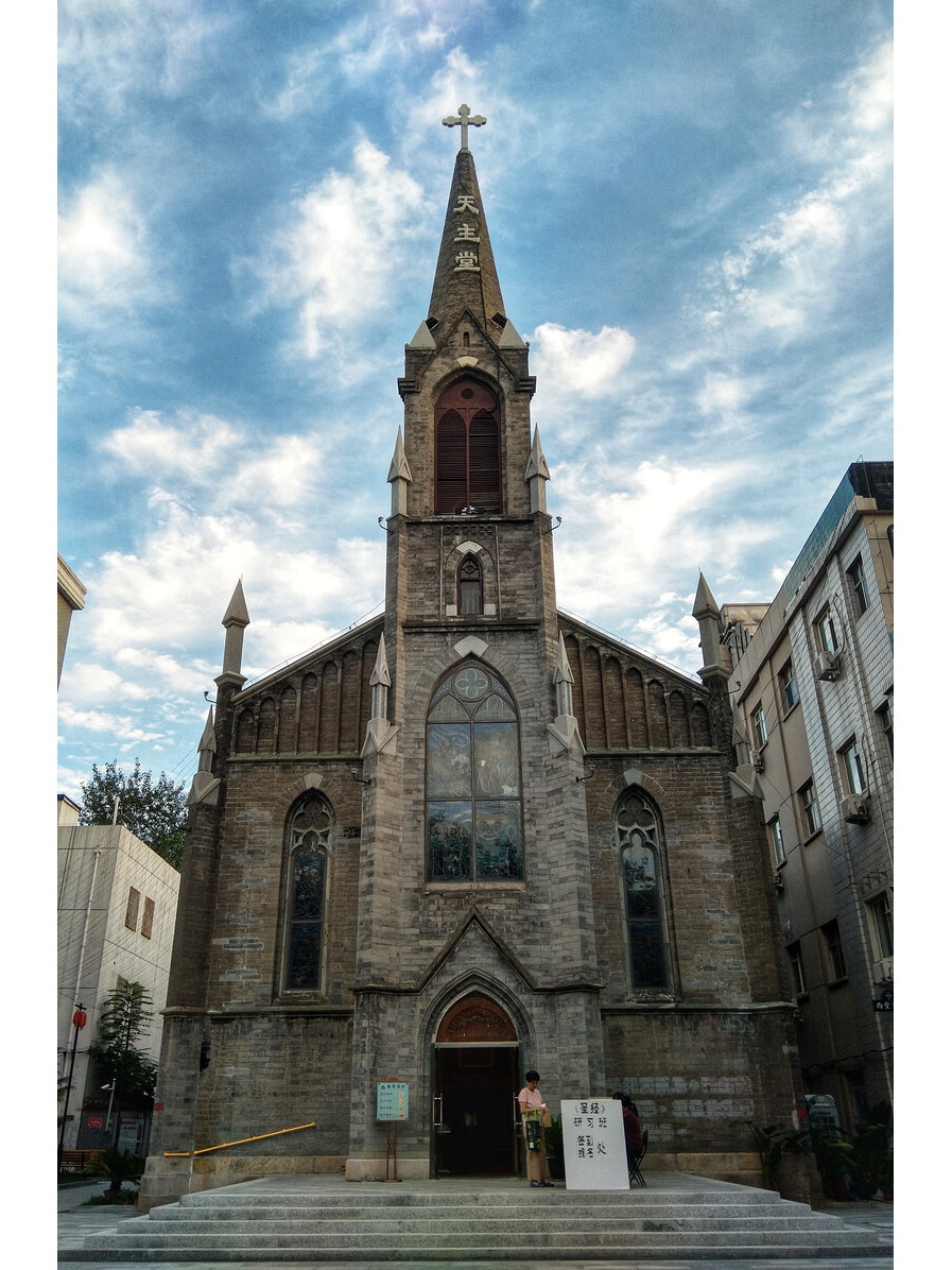  p>西直门天主堂,又名 a target="_blank" href="/item/圣母">圣母 /a