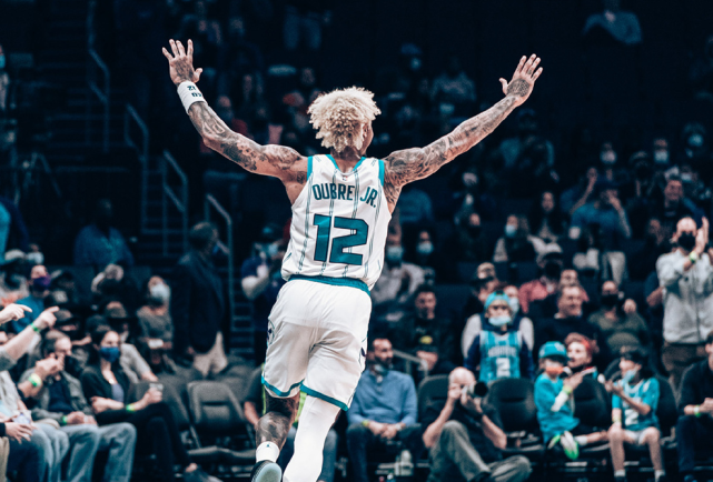  p data-id="gnfyand6iv">小凯利·乌布雷(kelly oubre jr.