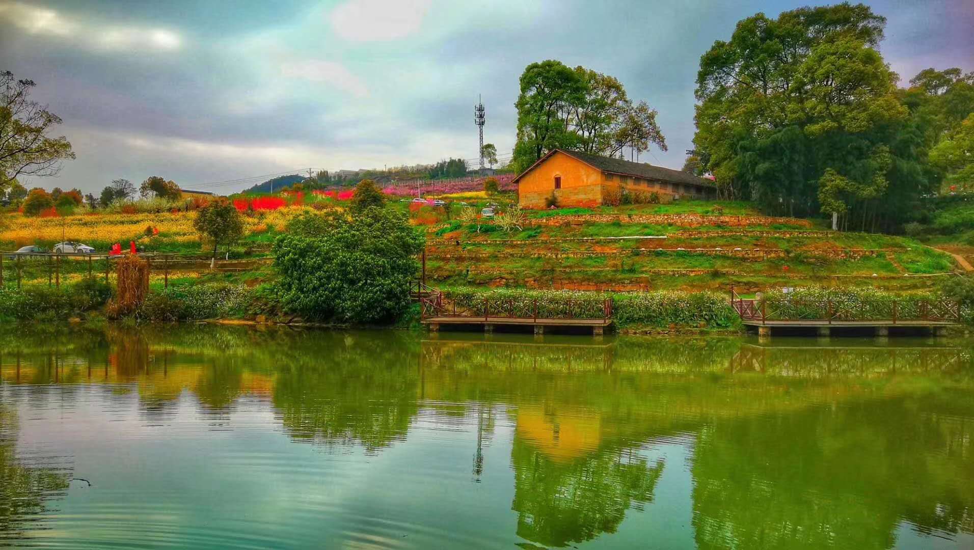  p>苓茏苑,又叫西山坪农业公园,位于重庆市北碚区西山坪,交通便利,距