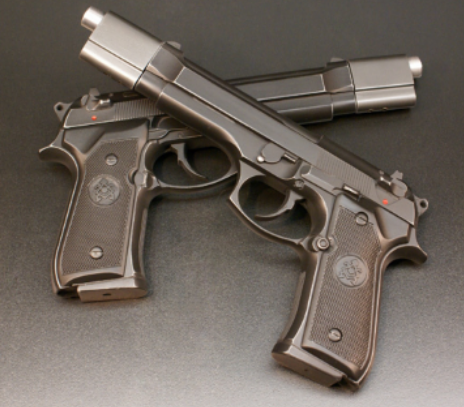  p>双枪是指一人操控两把枪.