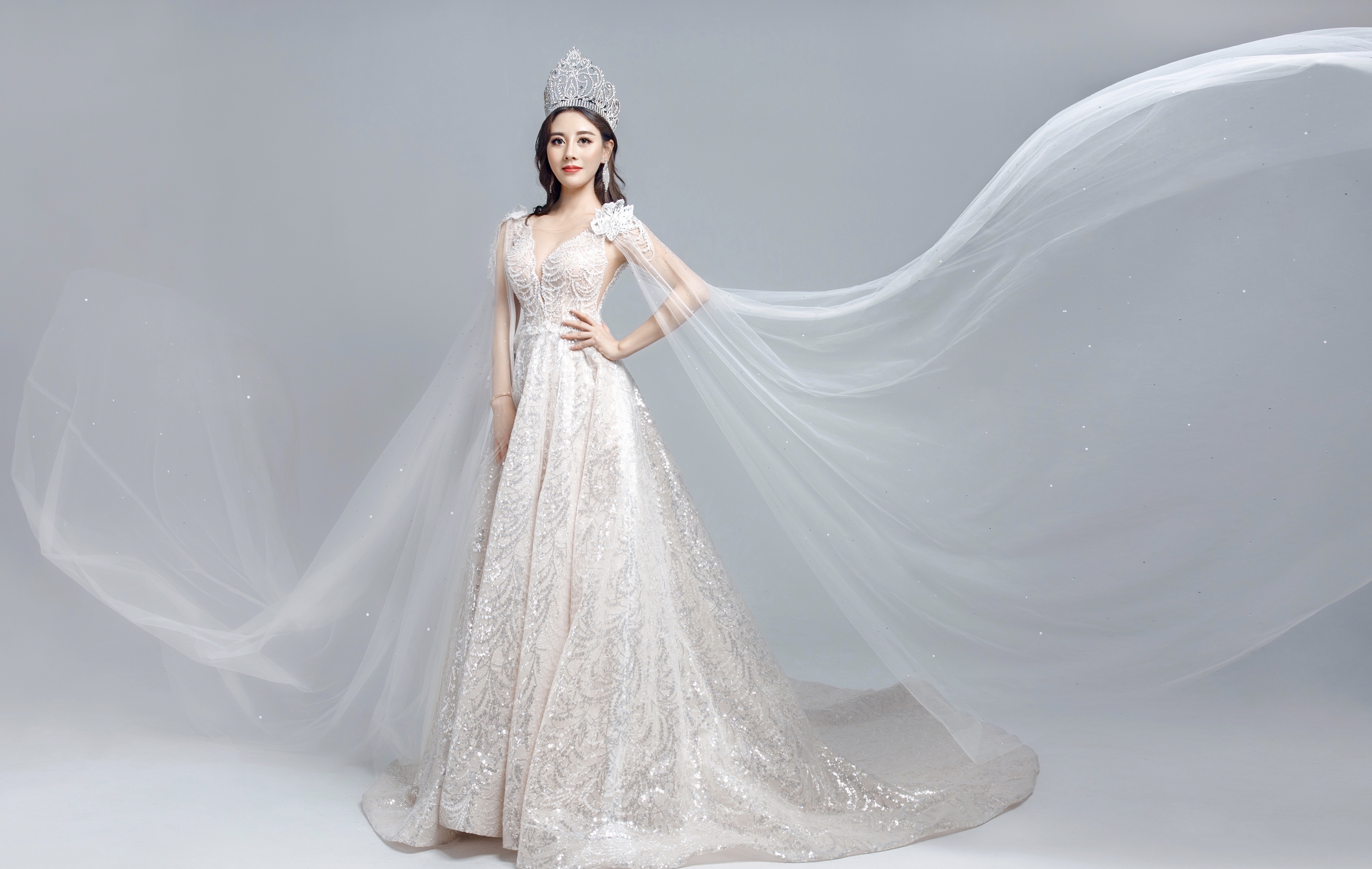  p data-id="gn5rohctve">何梓芯,女,重庆人,模特,2015年5月1日在国际