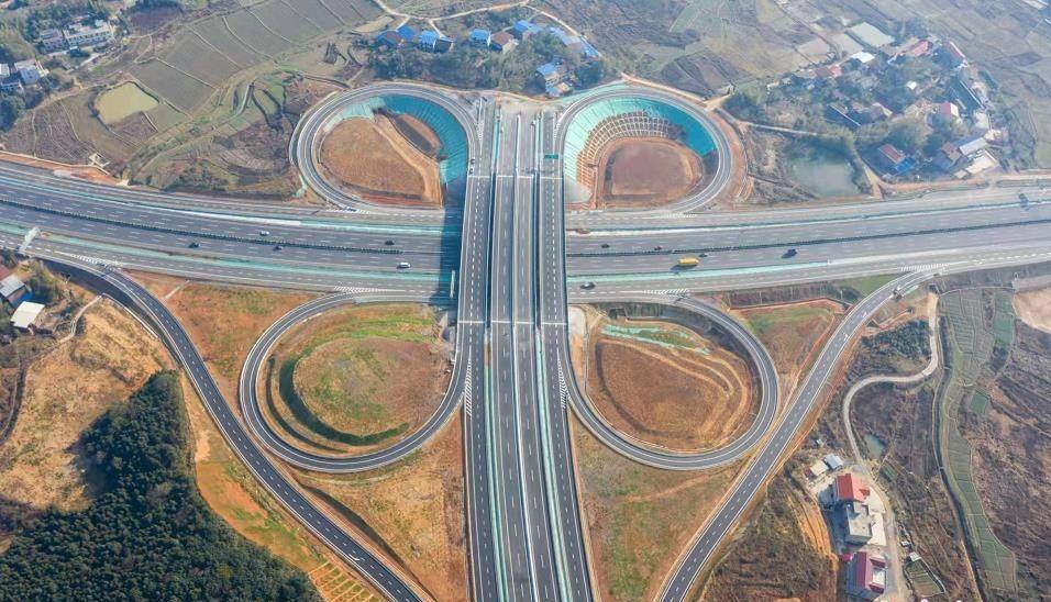  p>岳阳—临武高速公路(yueyang–linwu expressway),简称"岳临高速"