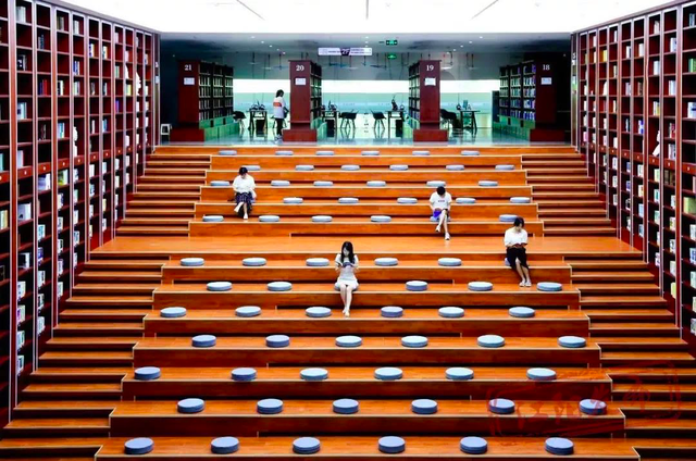 泸州市江阳区公共图书馆