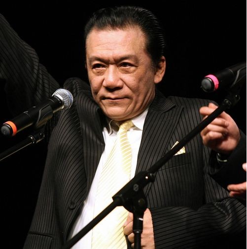 侯耀文(1948年7月17日~2007年6月23日),出生于北京市,中国内地相声