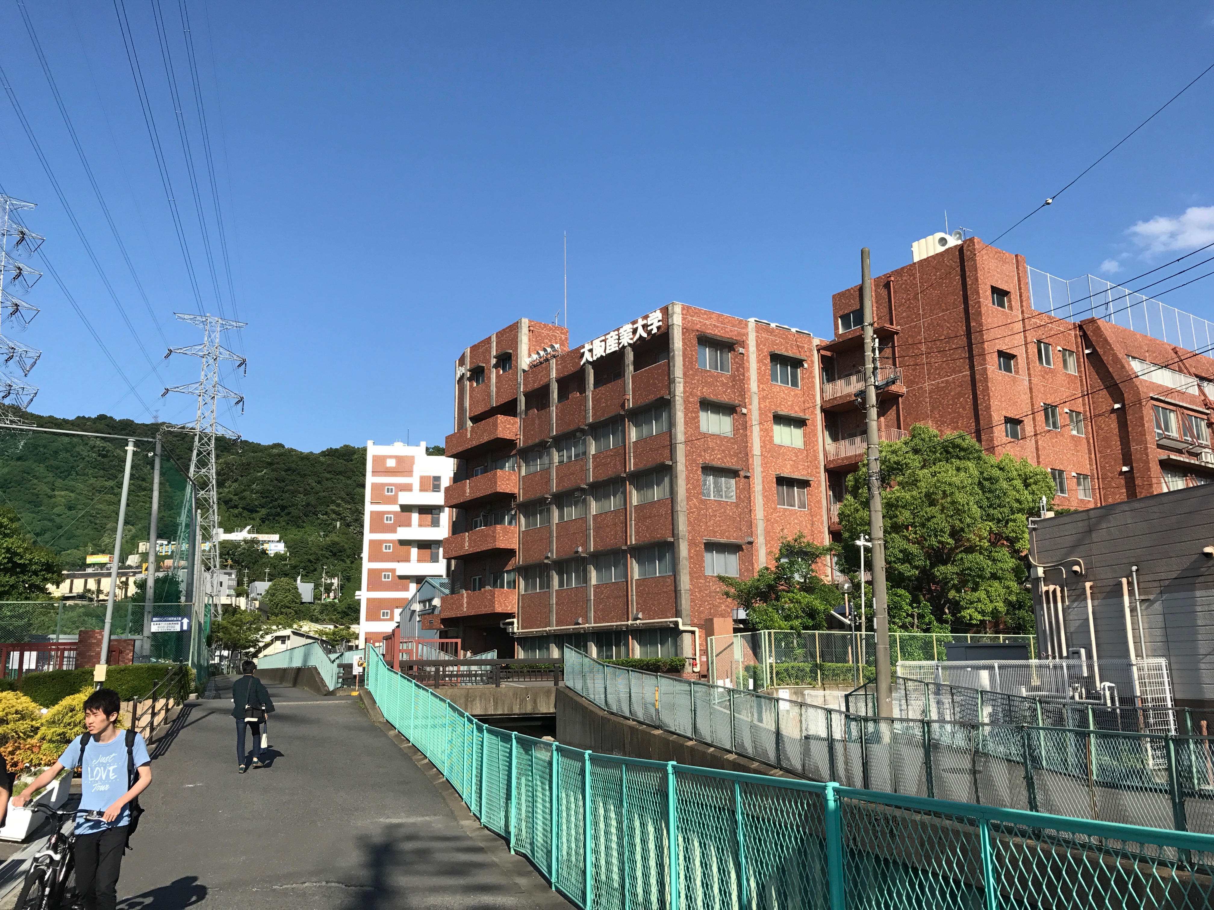  p>大阪产业大学(日文平假名:おおさかさんぎょうだいがく,英文名称