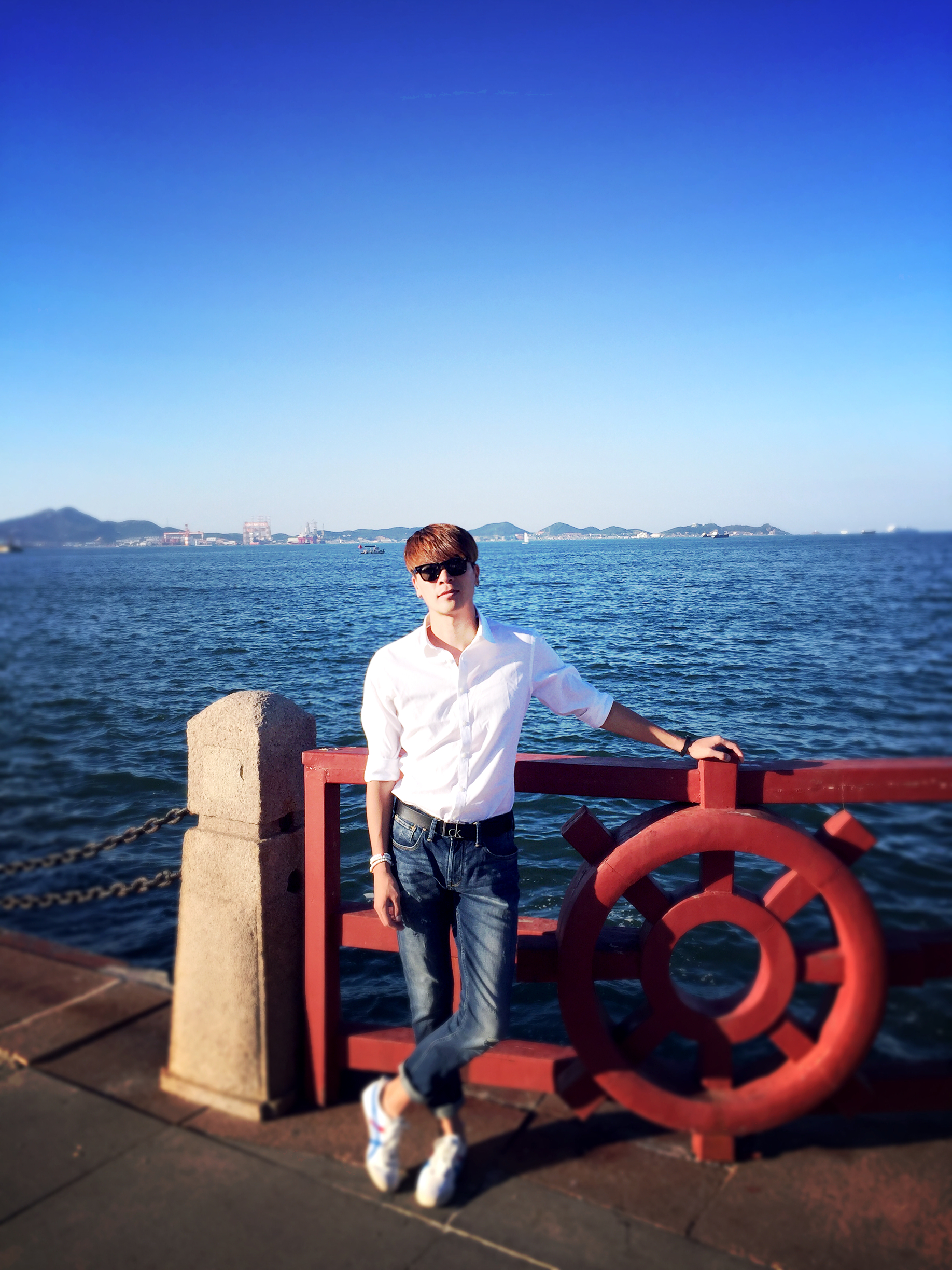  p data-id="gnbv00m9xl">龚毅,青年歌手,演员.