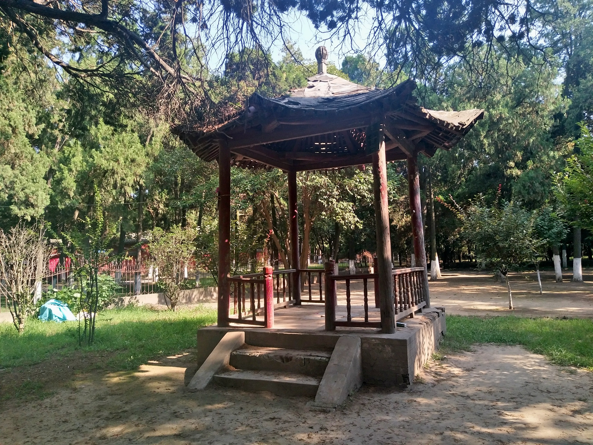  p>禹王台公园位于中国河南省 a target="_blank" href="/item/开封市