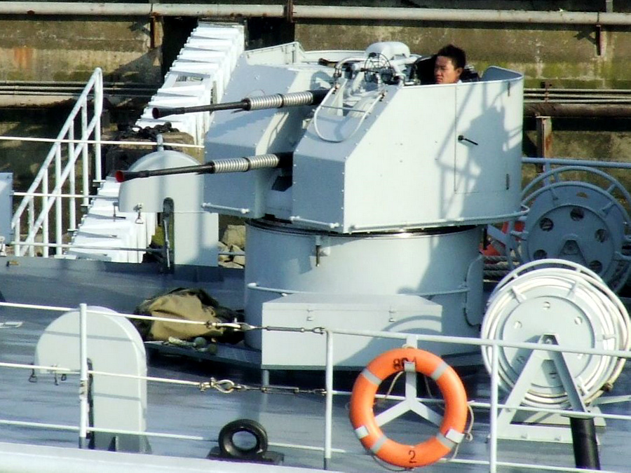  p>61式双管25毫米舰炮,是中国研制的一种小口径半自动 a target="