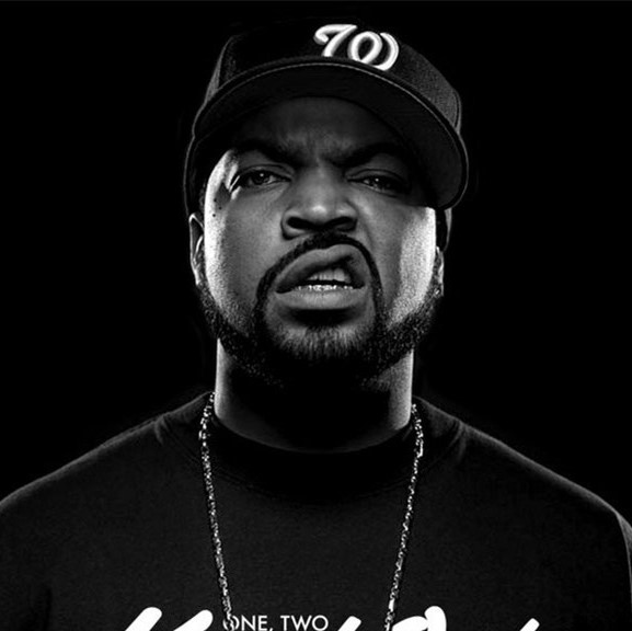  p>卡尔·约翰逊是在gta各版本中最具有传奇色彩的人物,简称cj,是著名