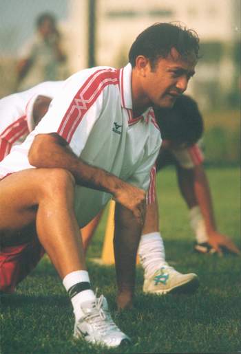  p>巴力斯塔(edson carvalho hudson,通常称为paulista),1975年5月10