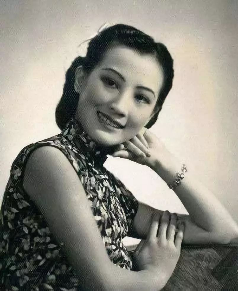 “金嗓子”周璇：被逼疯的“一代歌后”_百科TA说