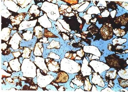  p>孔隙比是土体中的孔隙体积与其固体颗粒体积之比,一般以e表示孔隙