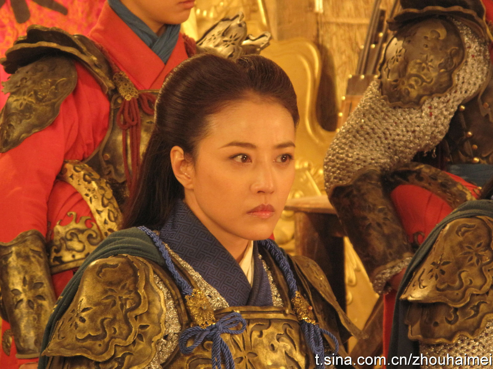 1966年12月6日出生于中国香港,满洲镶白旗人,中国香港影视女演员