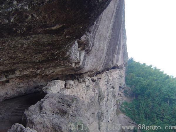  p>石鹅岩为位于武义县城西7公里处的桃溪滩乡境内的一处风景区.