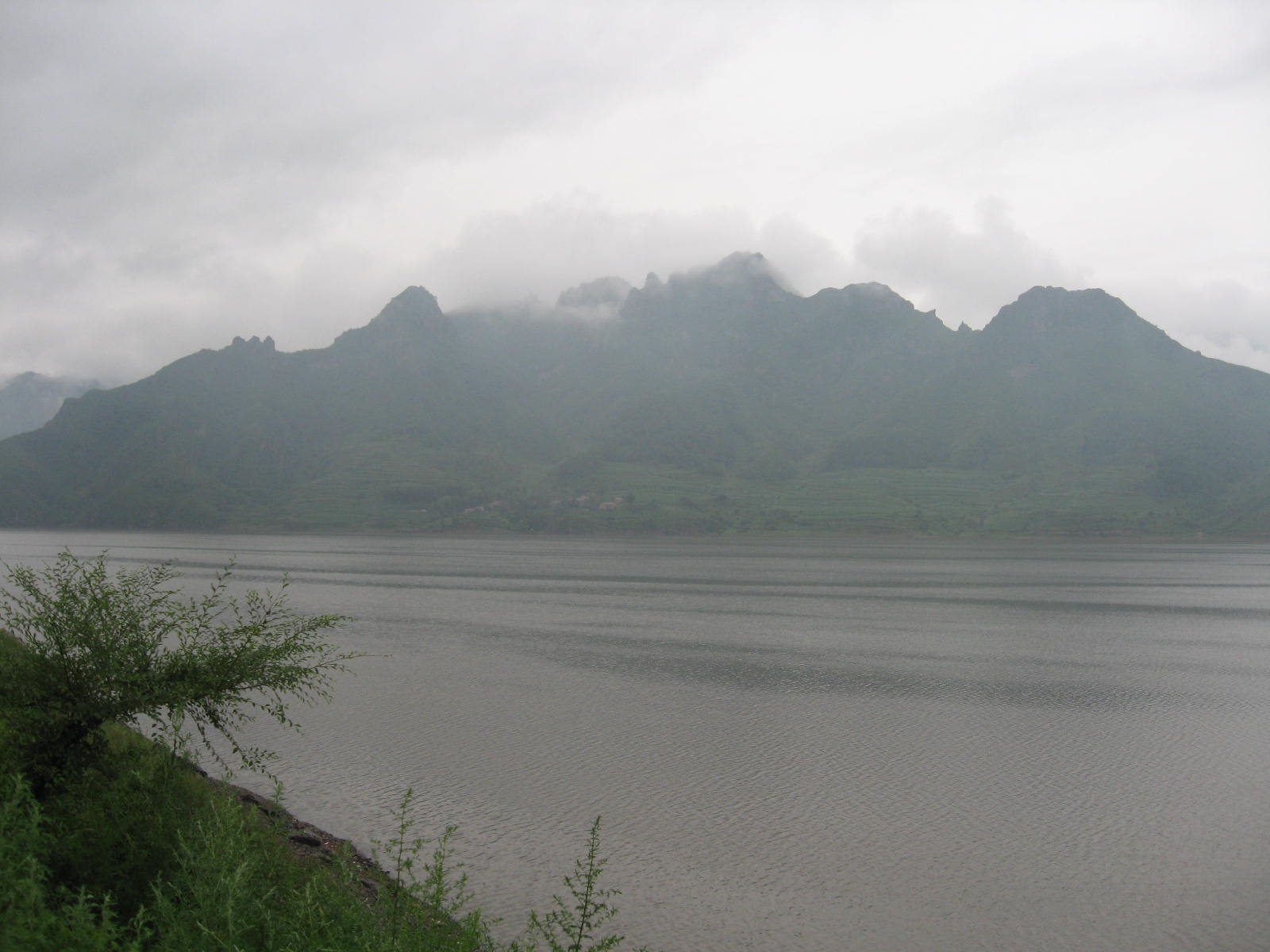  p>庙宫水库,位于河北省承德市围场县县城南 30千米处的伊逊河干流上