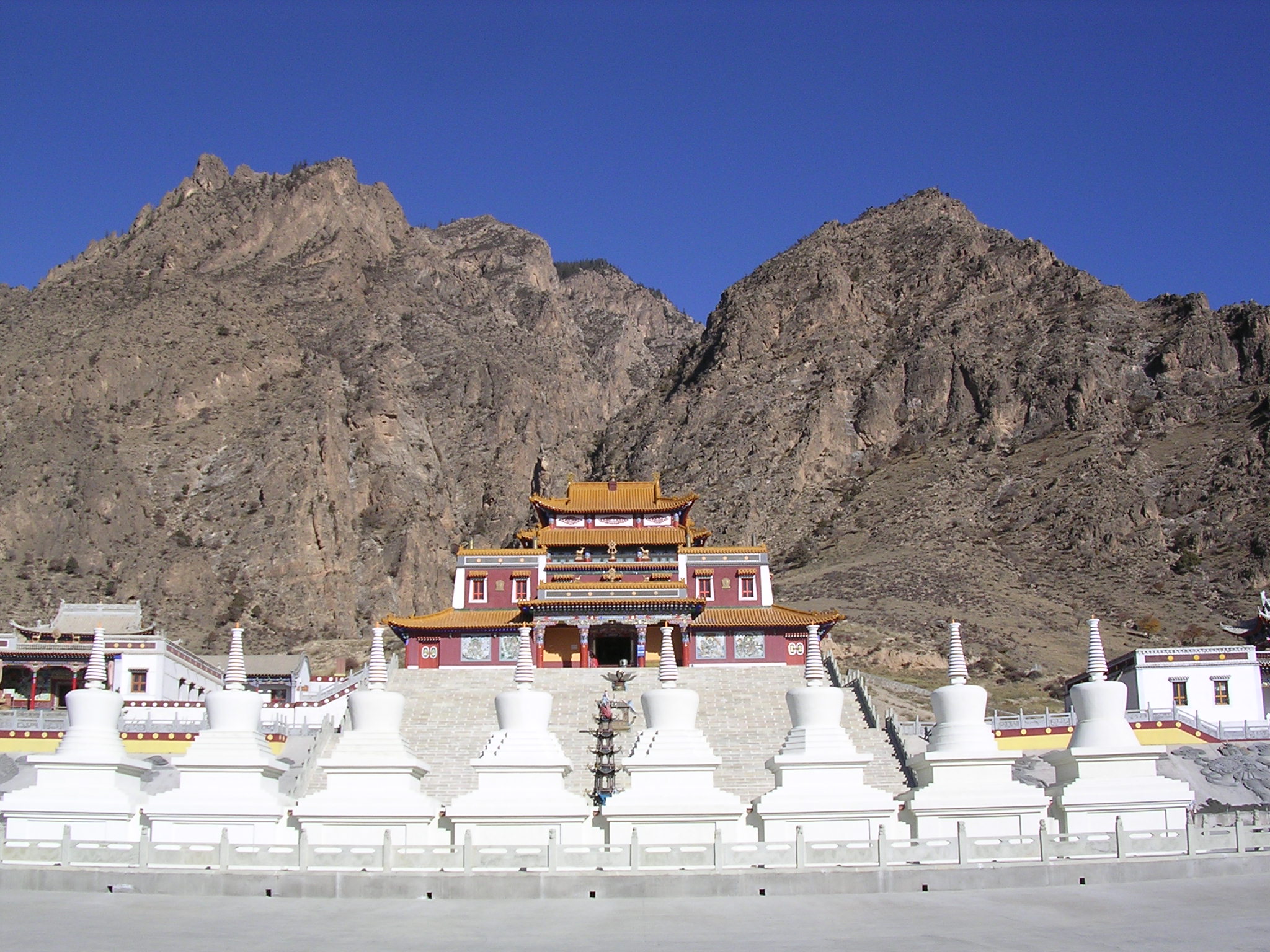  p>南寺,位于 a target="_blank" href="/item/贺兰山/3800" data