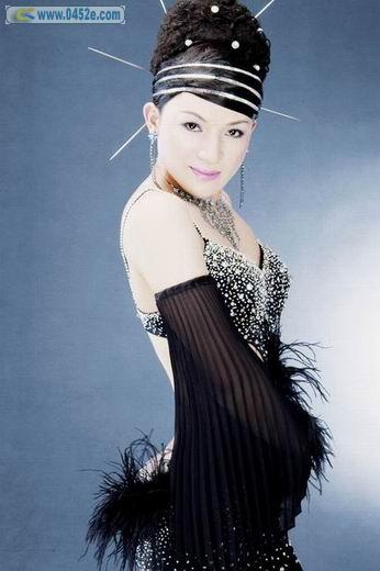 兰鸽是中国著名的 a target="_blank" href="/item/反串艺人/9946578"