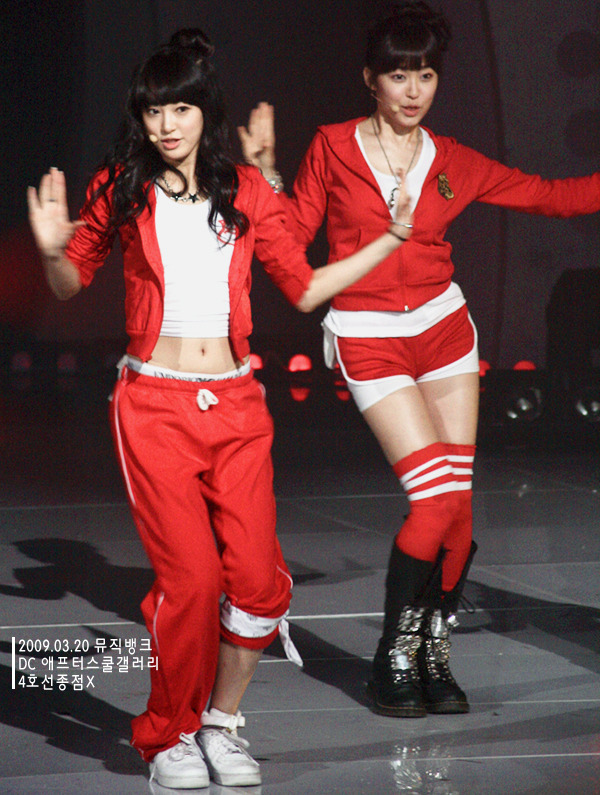  p>diva是一个韩国女子组合.成员是 vicki,min kyeong及jeannie.