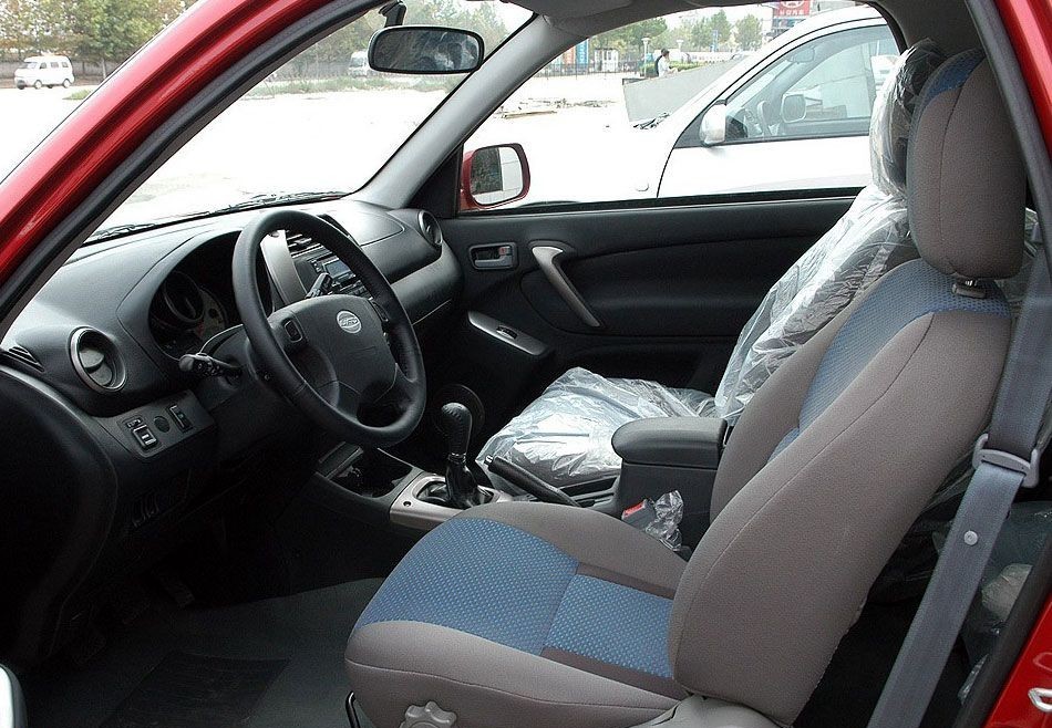  p>永源飞碟是中国第一辆三门城市休闲越野车,禀承rv的设计理念,更