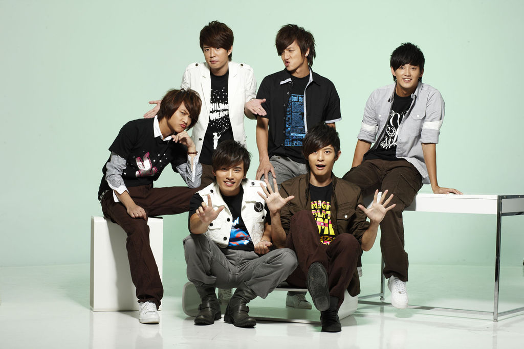 1985年10月15日出生,原名刘俊纬,艺名阿纬(a wei),台湾男艺人,前组合 