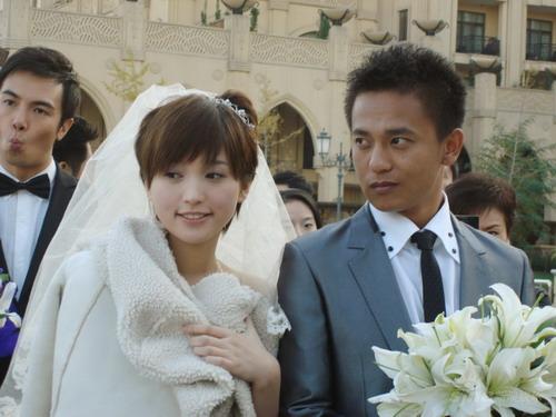 p>《大城市小浪漫》是由丁仰国 a target="_blank" href="/item/执导